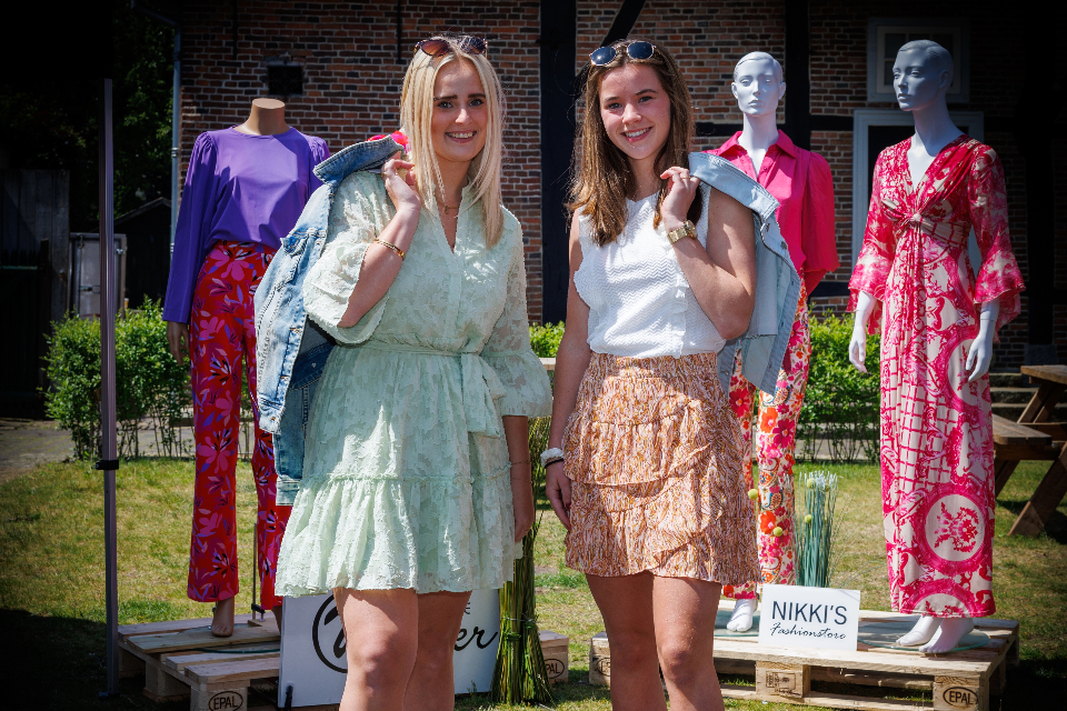 ZON ZET FASHION IN DE SCHIJNWERPERS IN LOSSER