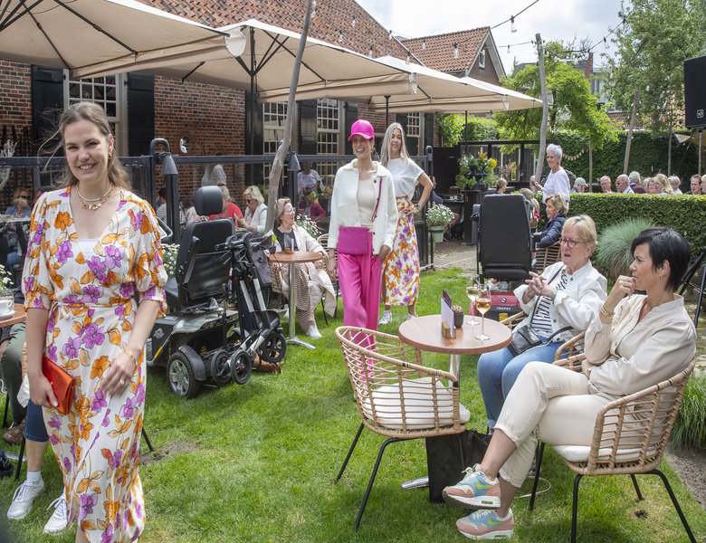 Fashion Avenue op de boerenmarkt in mei 