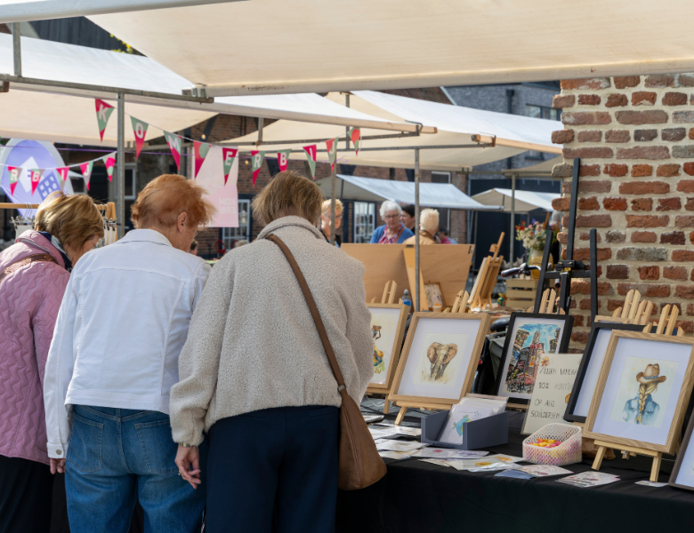 Zonnige kunst op de Boerenmarkt